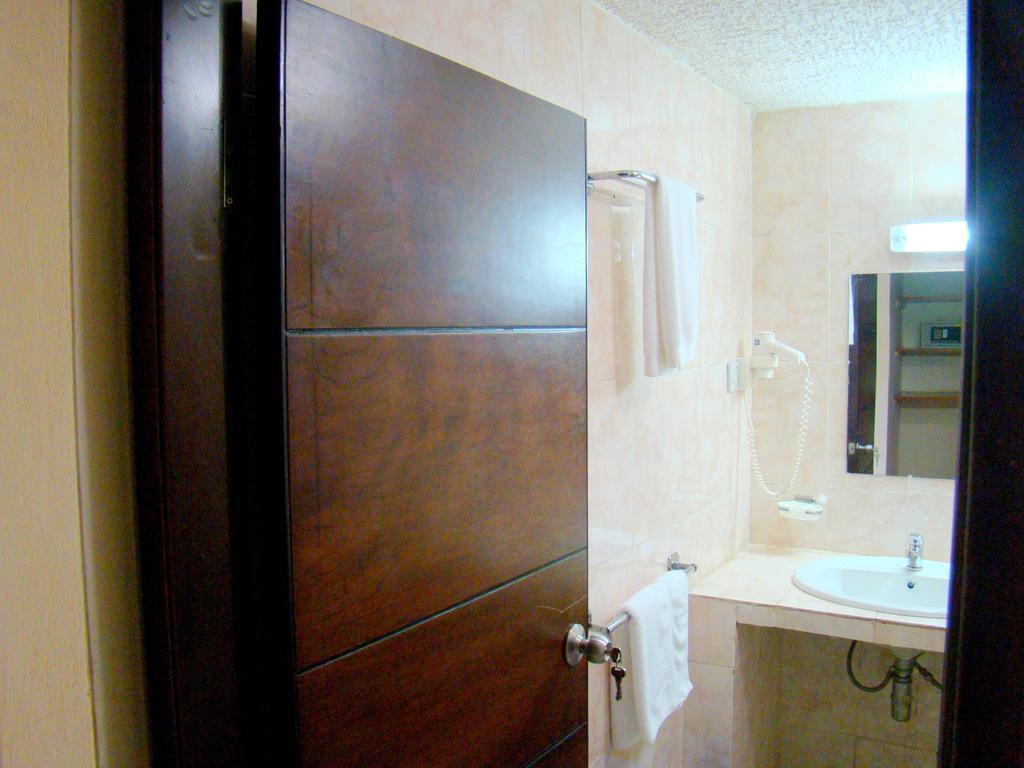 Lungi Airport Hotels Tulun Екстер'єр фото